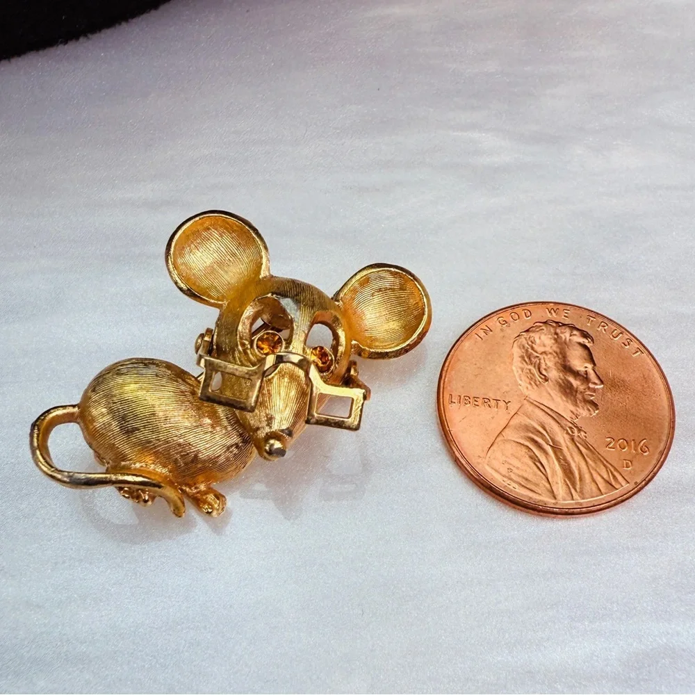 Vintage Avon Goldtone Mouse Movement Eye Glasses Brooch Pin